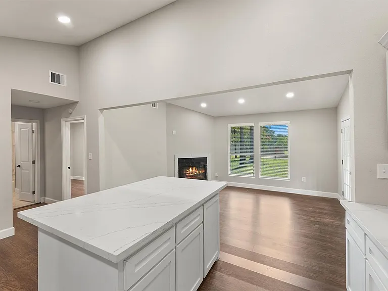 905 Franconia Dr — Photo 6