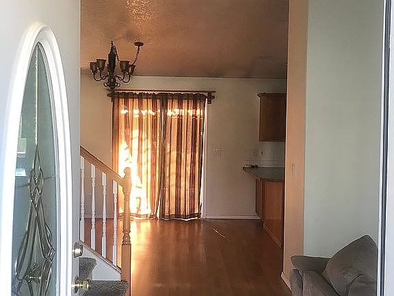 4th image of 1025 W Ashwood Ct