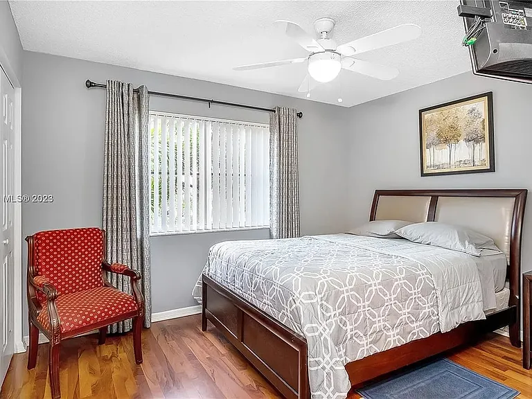 1714 Royal Grove Way — Photo 33