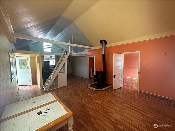 4th image of 411 Pacific Avenue