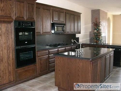4th image of 1650 Foothill Dr