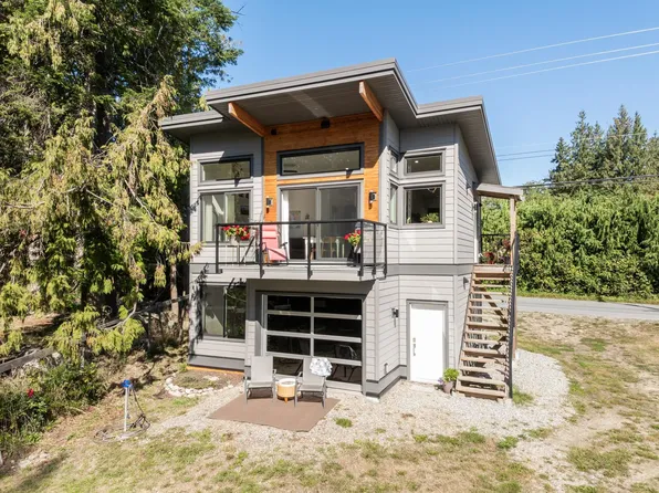 7835 Redrooffs Rd, Sunshine Coast, BC V7Z 1B2