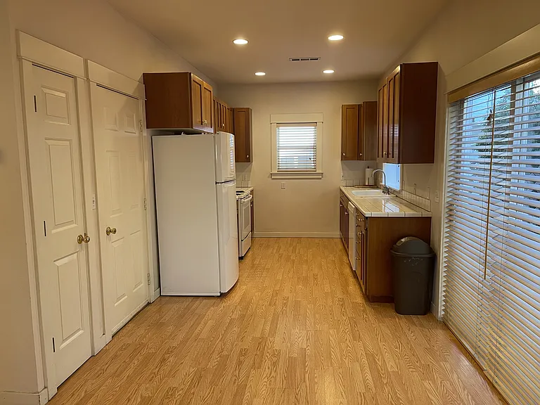 1120 Tolman Creek Rd — Photo 9
