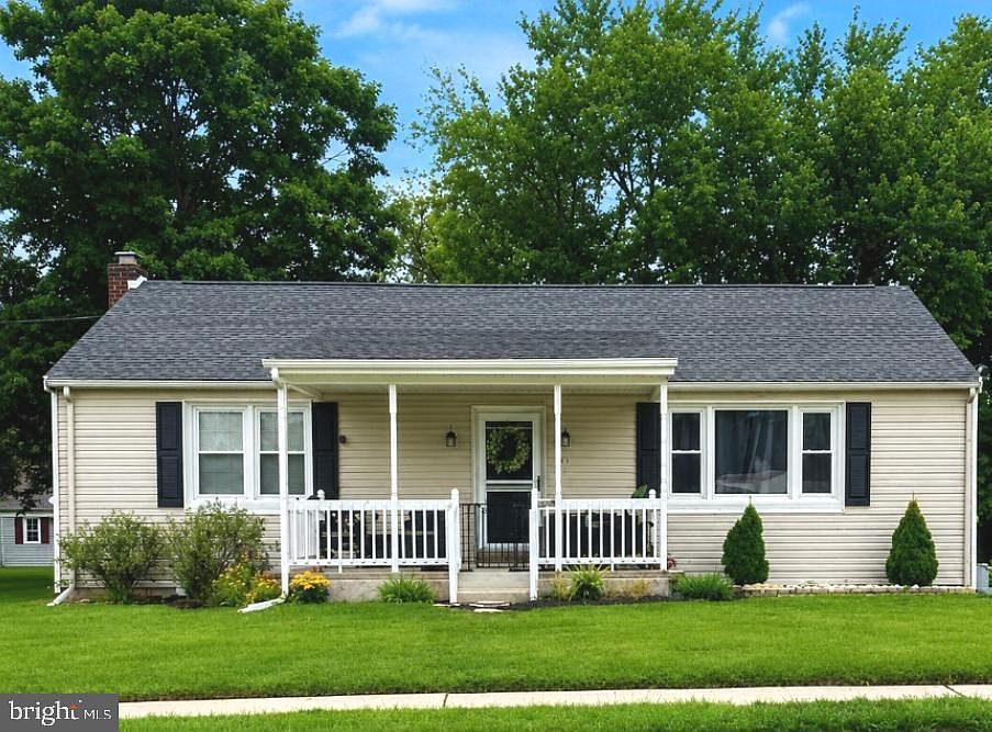 1st image of 333 Sandalwood Ave