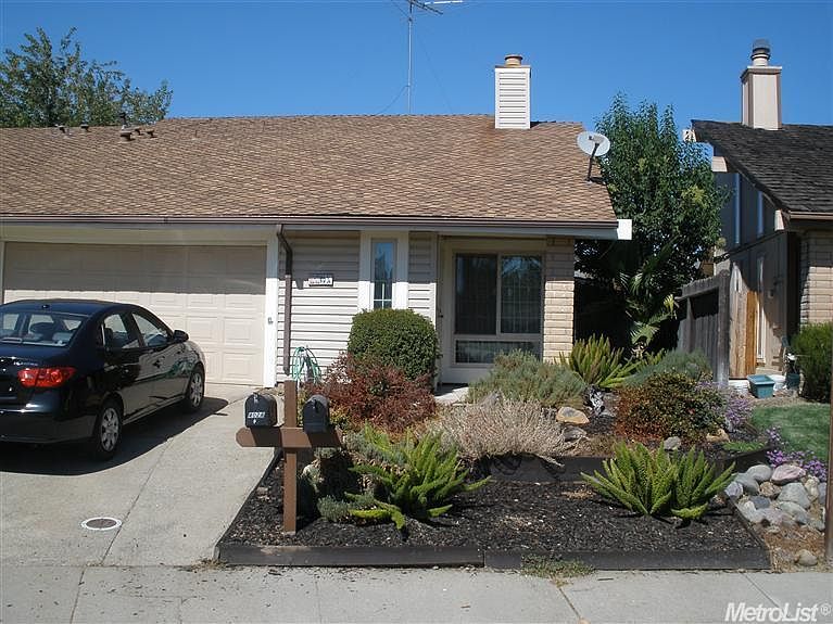 1st image of 402 Elizabeth Ct