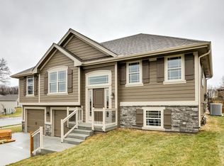 20202 W 220th Ter, Spring Hill, KS 66083