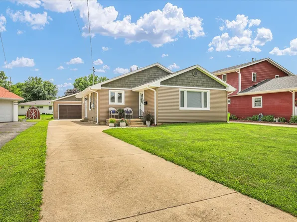 615 E Newkirk St, Tuscola, IL 61953