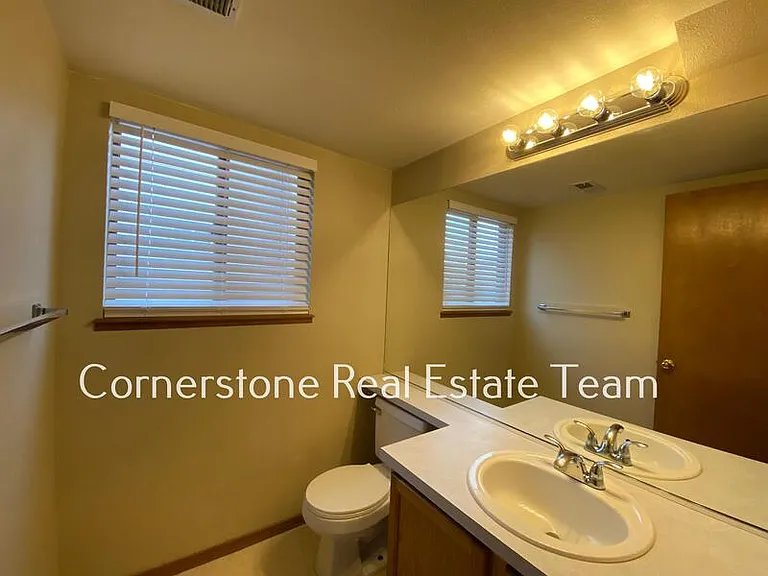 1345 Coolcrest Dr — Photo 21
