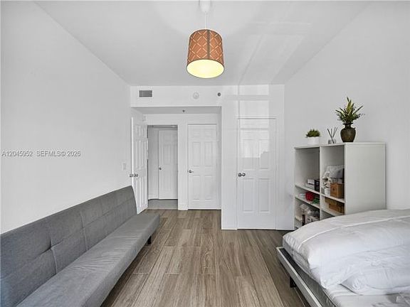 4th image of 3245 NE 184th St APT 13104
