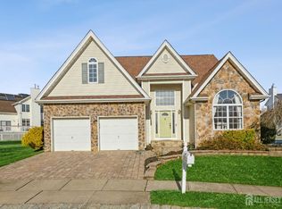 1 Royal Oaks Ct, Monroe Township, NJ 08831