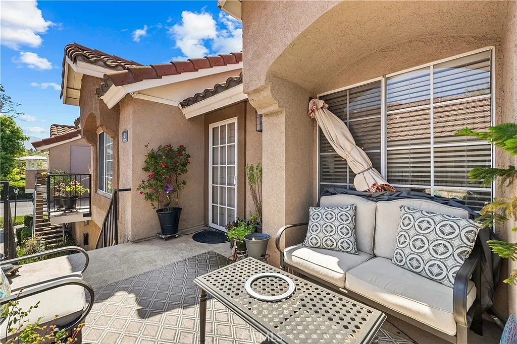 2 bed, 900 sqft, $3,200 — Photo 3