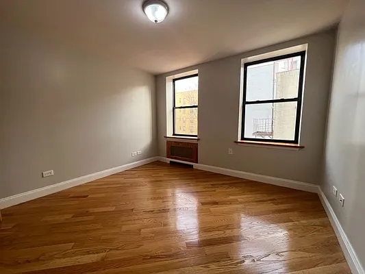 Rented by REAL New York | media 25