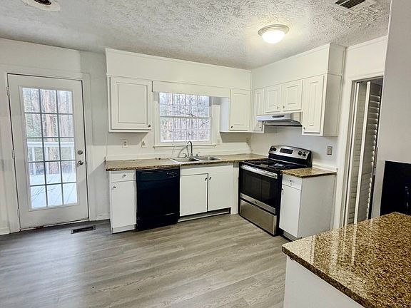 4th image of 975 Daisy Ct