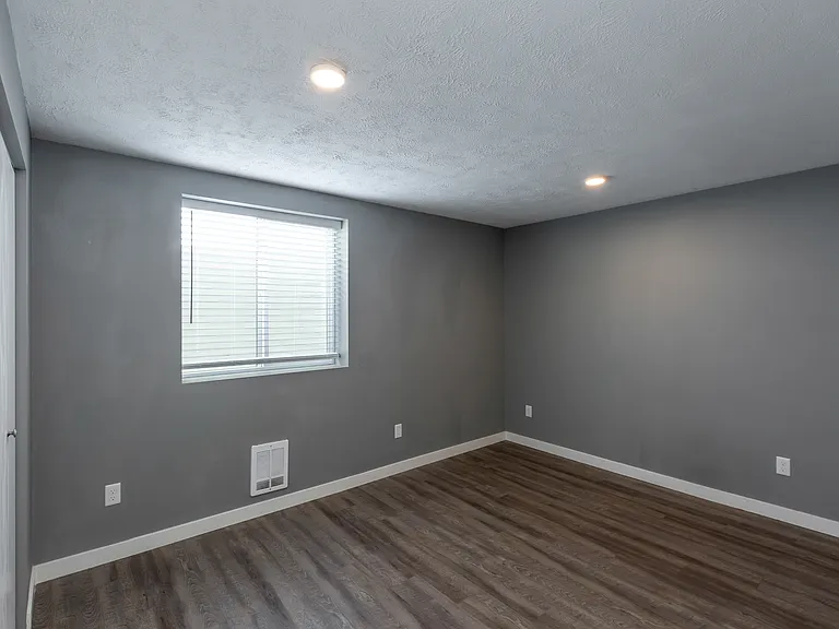 3507 E 57th Ave — Photo 5