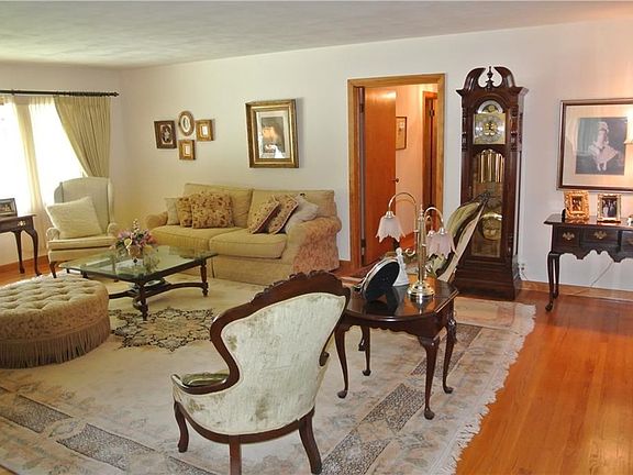2nd image of 4 Bradford Dr