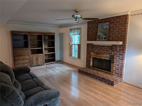 3rd image of 9613 Kingscroft Dr