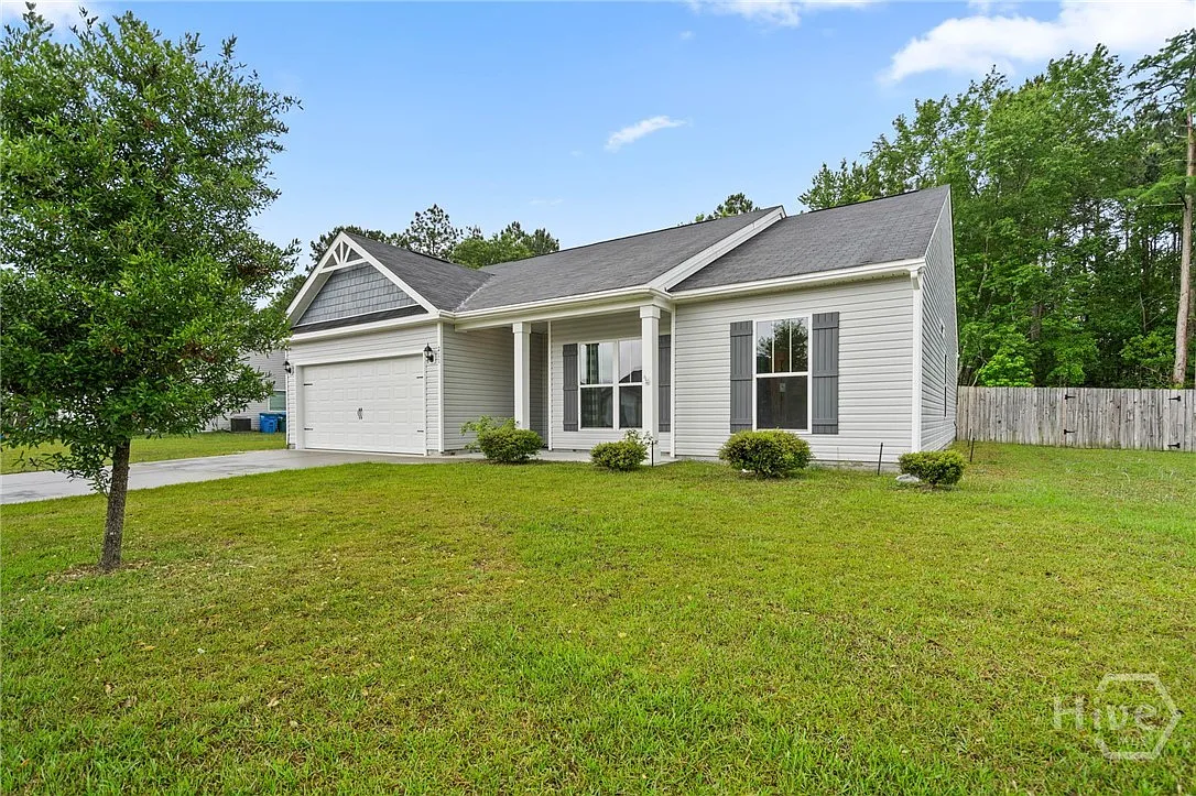 3 bed, 2.0 bath, 1662 sqft, $2,400 — Photo 3