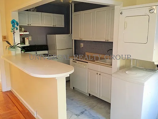 Rented by Universal Realty Group | media 9