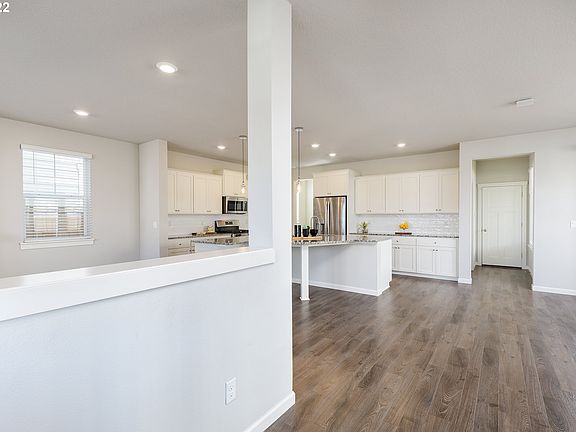 3rd image of 7084 SE Chinquapin Dr