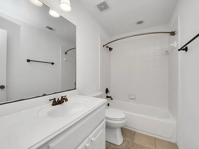1807 Ravenel Ln — Photo 34