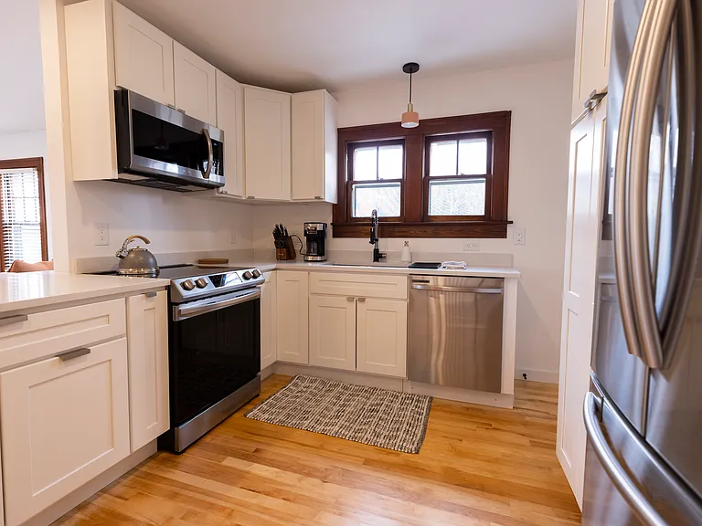 98 Shelburne Rd — Photo 11