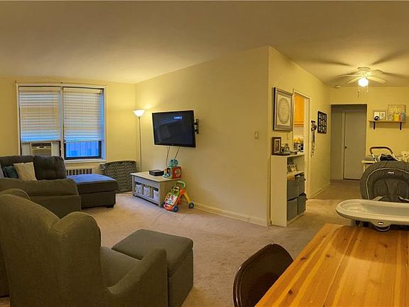 4th image of 2240 Burnett St APT 6B