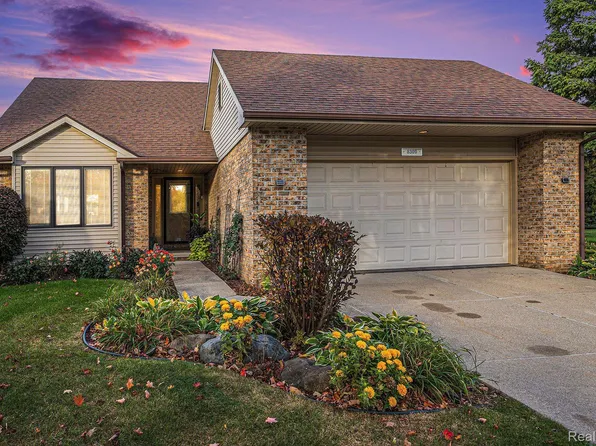 8309 Butternut Ct #25, Grand Blanc, MI 48439