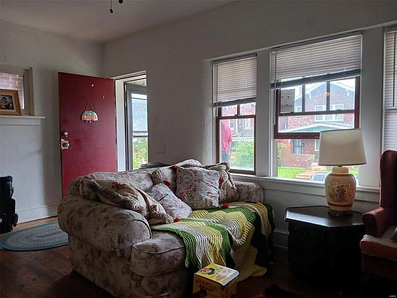 3rd image of 5055 Queens Ave