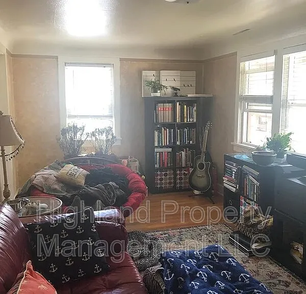 340 S Grand Ave #4 — Photo 2