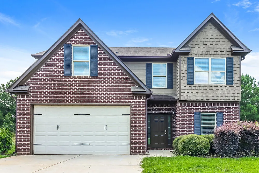 4 bed, 2.5 bath, 2242 sqft, $2,135 — Photo 1