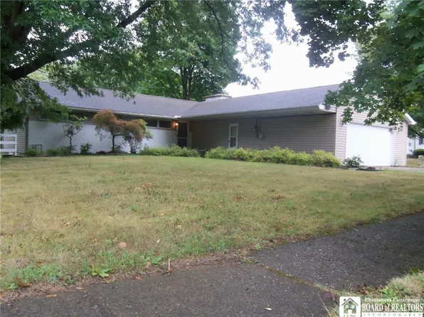 305 Chestnut St, Fredonia, NY 14063