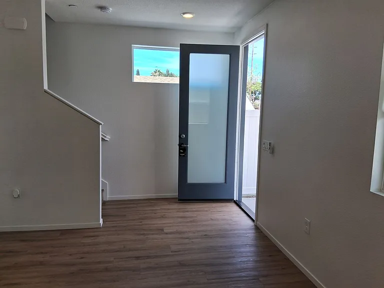 2040 N Highland Ave — Photo 26