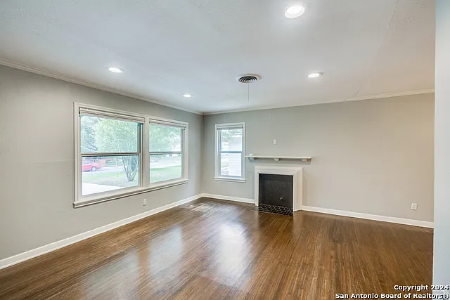209 Harmon Dr — Photo 4