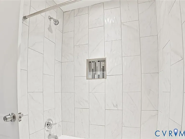 308 Maple Ln — Photo 6