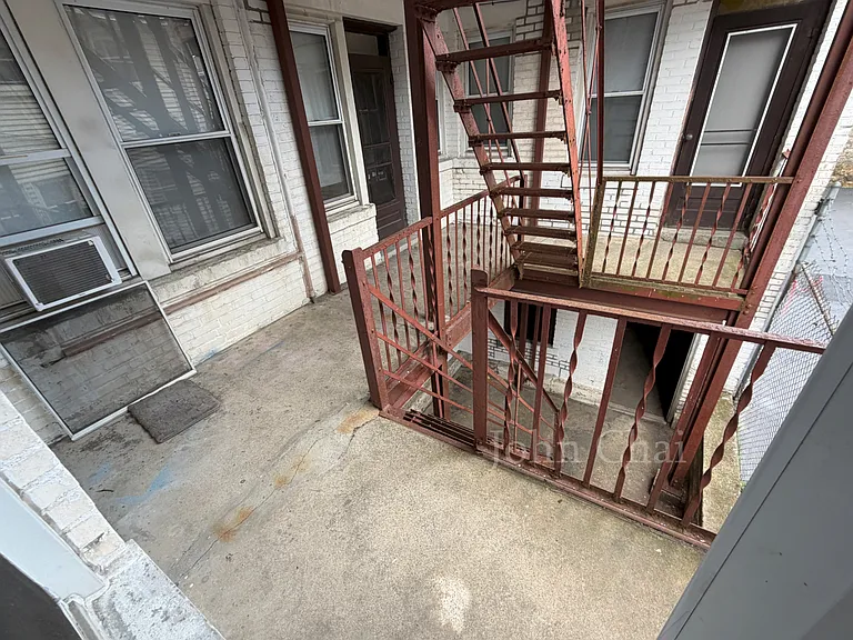 120 Washington St #1 — Photo 27