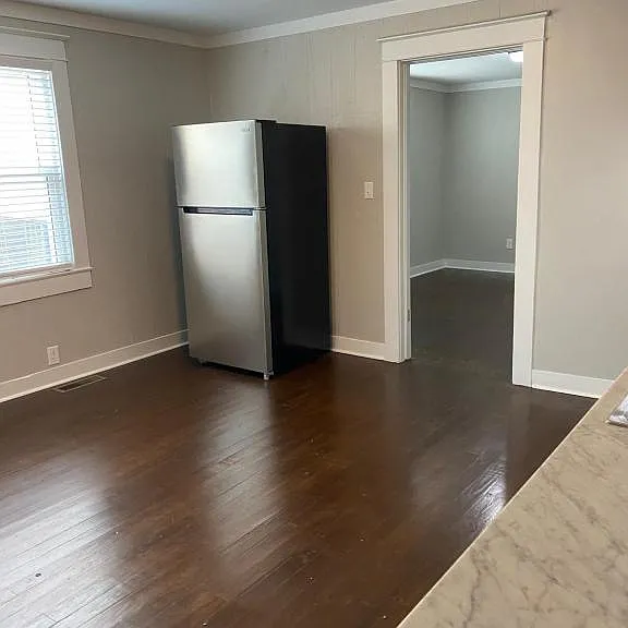 304 W Colville St — Photo 3