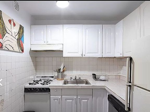 5th image of 128 E 28th St Fl 2