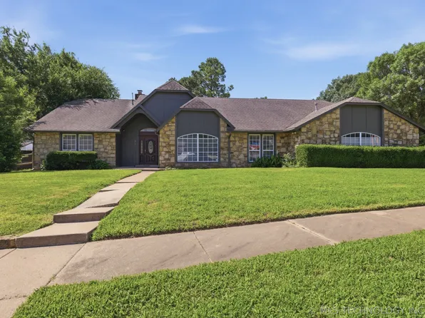 501 E Winston Cir, Broken Arrow, OK 74011