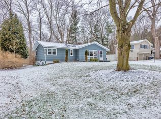 89 Burrows Hills Dr, Rochester, NY 14625