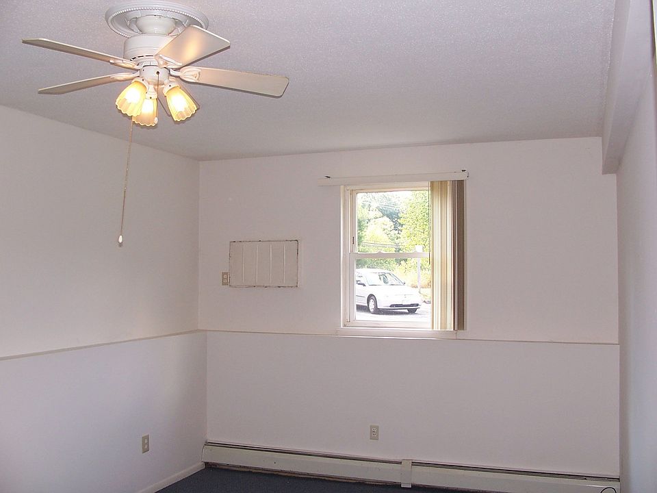 Bedroom w/Walkin Closet