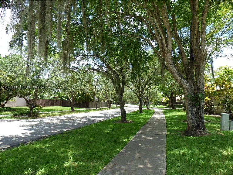 10857 SW 132nd Circle Ct — Photo 31