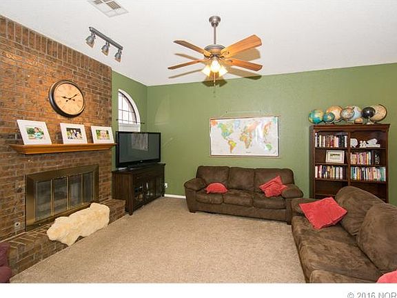 4th image of 13811 S Poplar Pl
