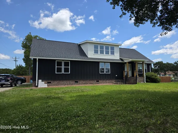 201 Mansfield Parkway, Morehead City, NC 28557