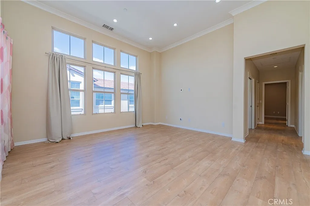 2 bed, 1378 sqft, $4,000 — Photo 3