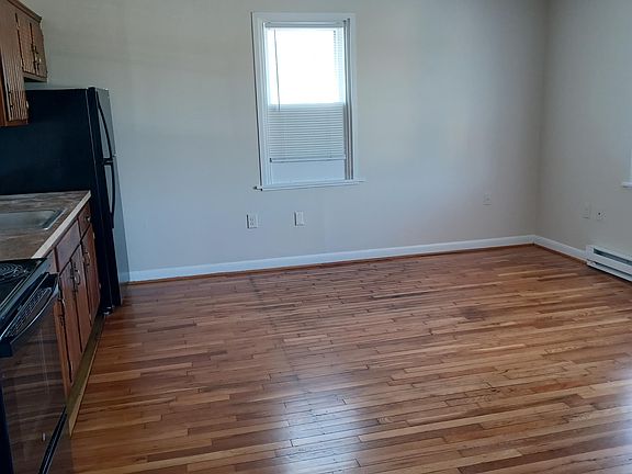 2nd image of 916 S Cameron St #5