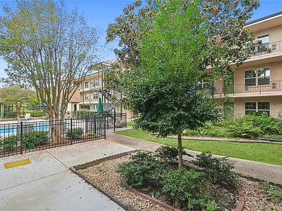 3rd image of 2708 Whitney Pl APT 806