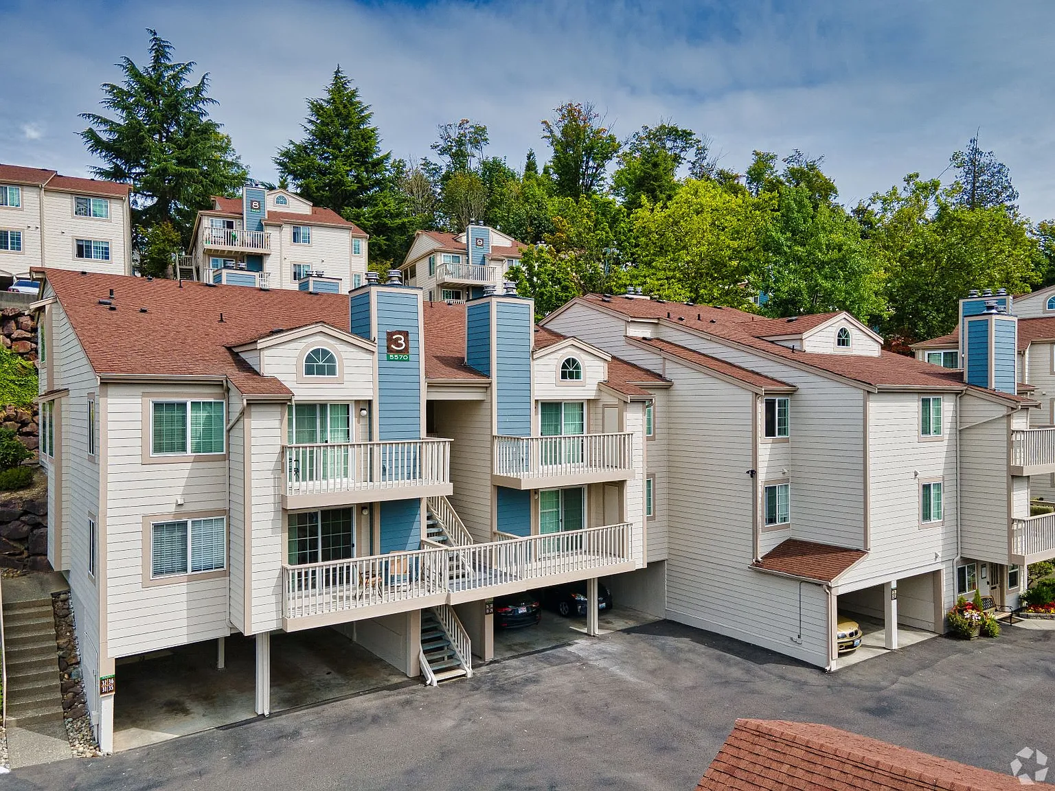 Newport Heights Apartments — Photo 4