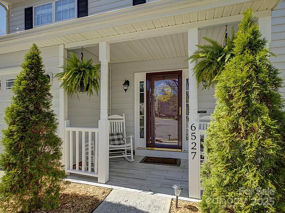 3rd image of 6527 Spanish Moss Ln