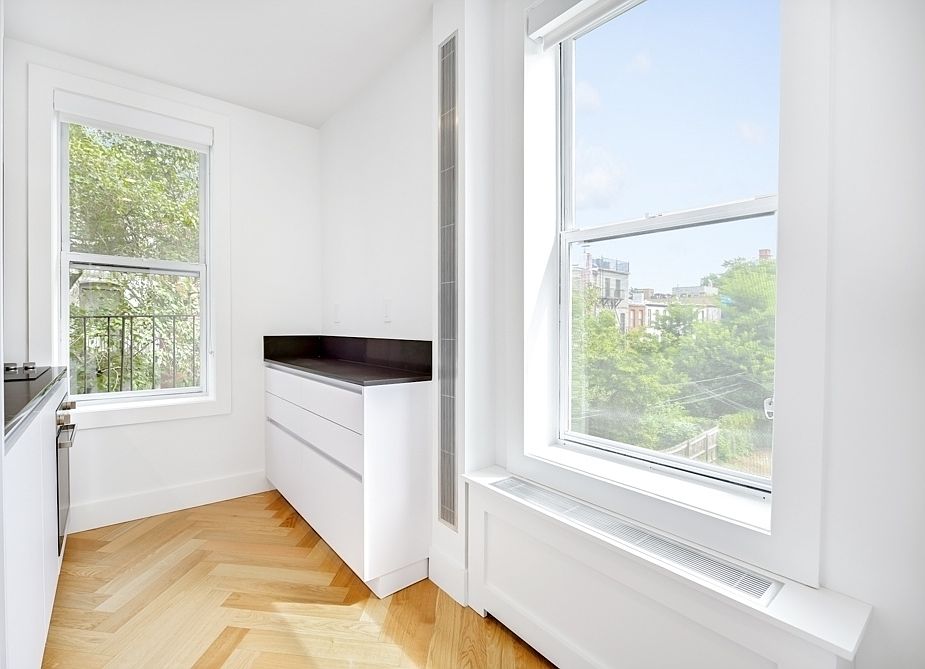 1st image of 409 14th St APT 3R