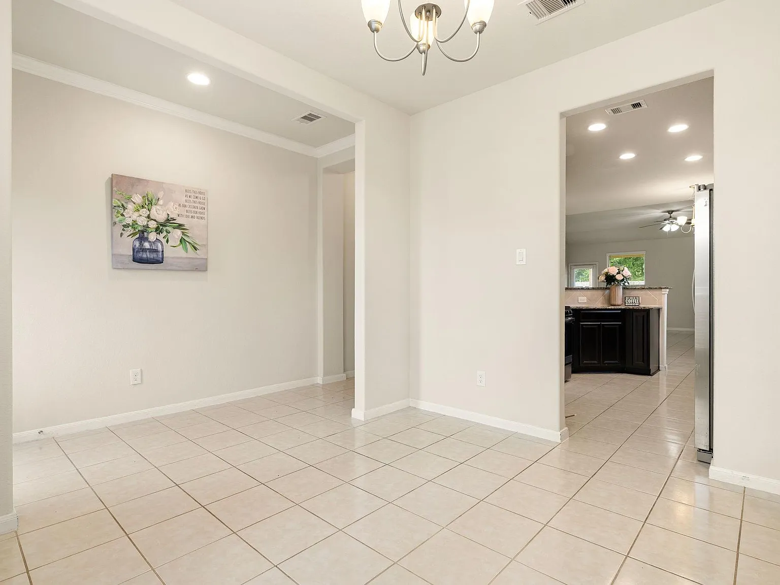 4 bed, 2.5 bath, 2308 sqft, $2,400 — Photo 3